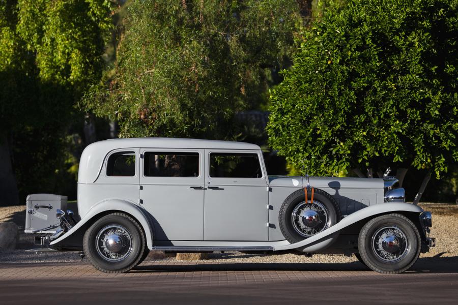  Marmon Sixteen 5-passenger Sedan by LeBaron 1932 года  (фото 9 из 16)
